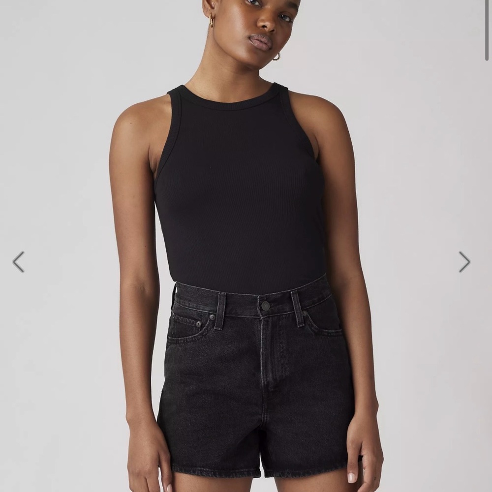 Women’s Levi's® Premium
80S MOM WOMEN'S SHORTS
Size 26 - not to interrupt black